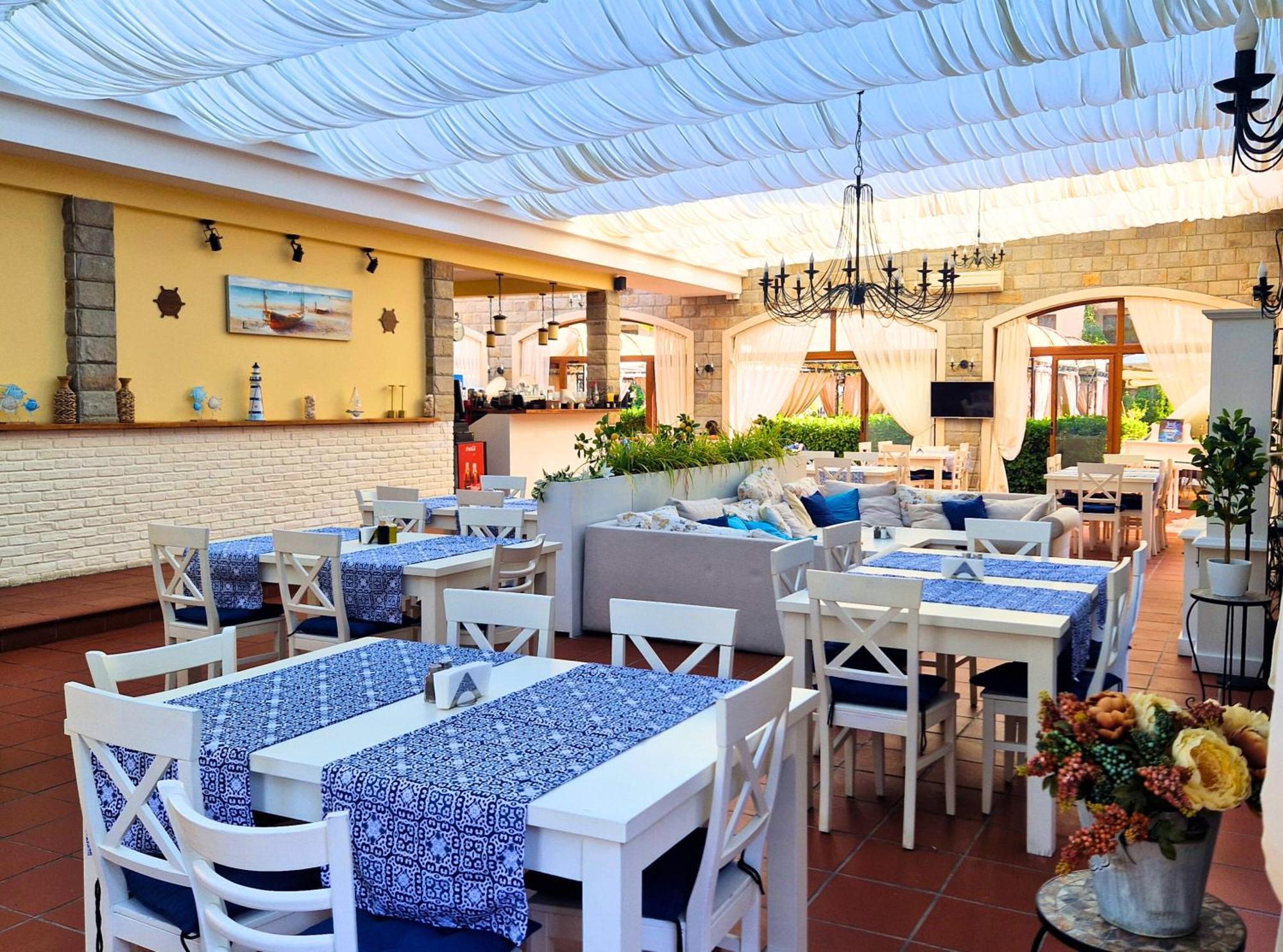Attractive Family In Sunny Cascadas Family Apartament